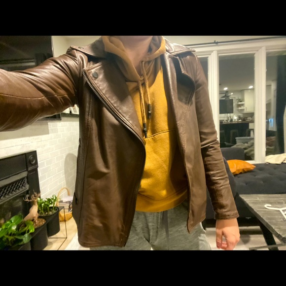 🐻 Danier Real Leather Jacket in Chocolate Brown - Picture 5 of 7